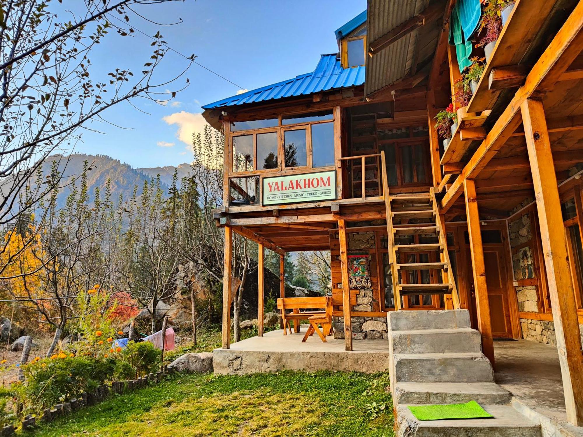 Yalakhom Otel Tosh Dış mekan fotoğraf